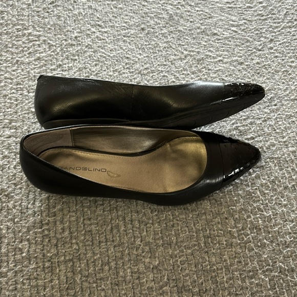BANDOLINO Black leather kitten heel flats.  Size 6M - Picture 3 of 11